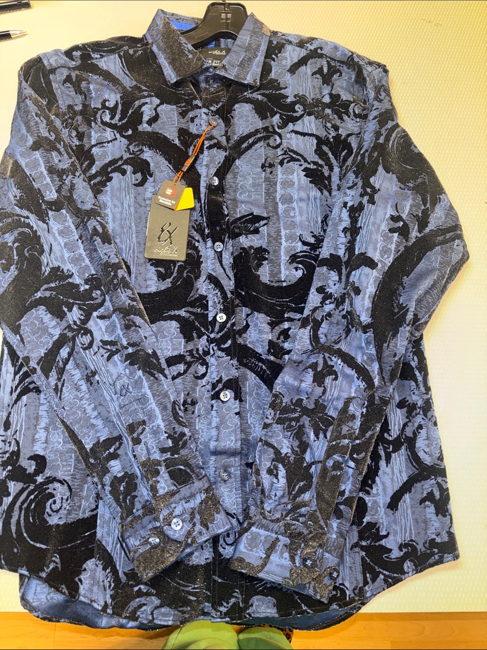 Eight X Premium- Men's Blue and black velvet Patterned Button-Up Shirt